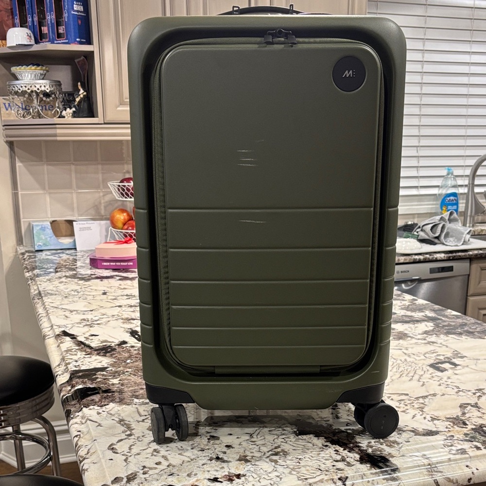 MI Green Hardshell Spinner Luggage